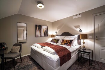 Double Room, Bathtub