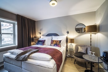 Single room with double bed