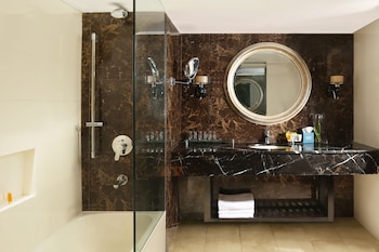 Executive Room, 1 King Bed with Sofa bed