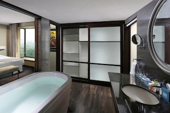 Executive Suite, 1 King Bed