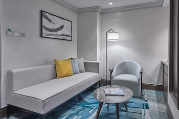 Premium Room, 1 King Bed, Club Lounge Access
