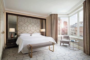 Executive Suite, 1 King Bed, City View