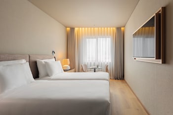 Family Room, Connecting Rooms