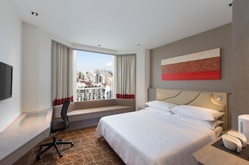 Room, 1 King Bed, River View