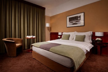 Comfort Room, 1 Queen Bed (No View)