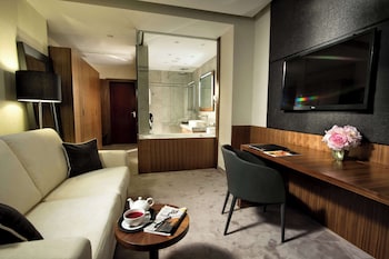 Deluxe Room, 1 King Bed (Walk-in Shower;Superior;with Sofabed)