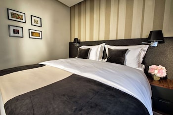 Deluxe Room, 1 King Bed (Walk-in Shower;Superior;with Sofabed)