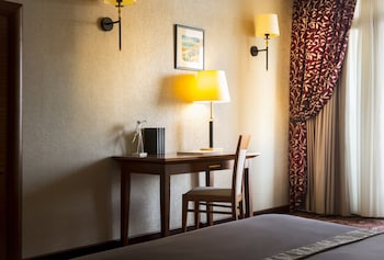 Standard Double Room, 1 King Bed with Sofa bed, Balcony, Park View (Extra Bed)