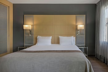 Standard Room, 1 King Bed (View)