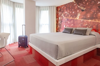 Family Suite (2 Adults + 2 Children)