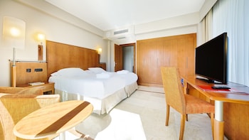 Junior Suite (Spa access included. 3 Adults)