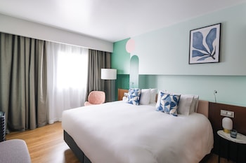 Suite, 1 King Bed with Sofa bed