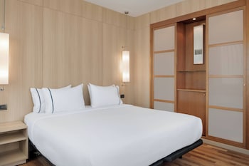 Standard Room, 1 King Bed (View)