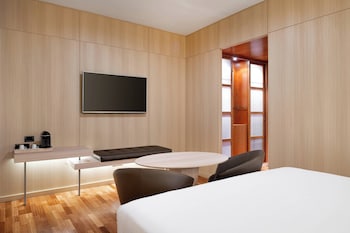 Standard Interior Room, 1 large double bed