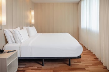 Standard Room, 1 King Bed (View)