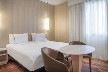 Standard Interior Room, 1 large double bed