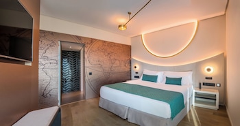 Family Suite (Deluxe 3 Adults + 1 Child)