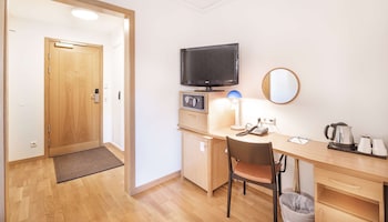 Standard Room, 1 Queen Bed, Non Smoking