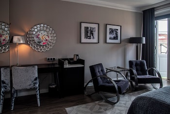 Premium Room, 1 King Bed, Non Smoking, Balcony