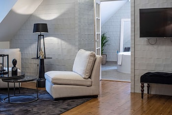 Suite, 1 King Bed, Non Smoking, Bathtub