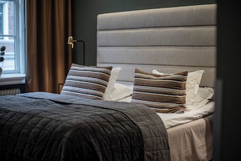 Premium Room, 1 King Bed, Non Smoking, Bathtub