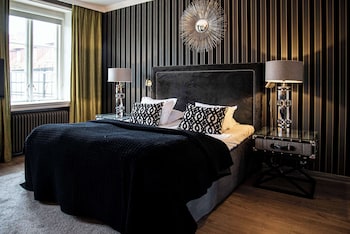 Premium Room, 1 King Bed, Non Smoking, Balcony