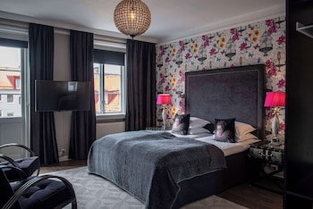Premium Room, 1 King Bed, Non Smoking, Balcony