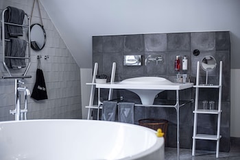 Suite, 1 King Bed, Non Smoking, Bathtub