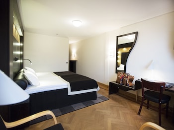 Queen Room (140 cm)