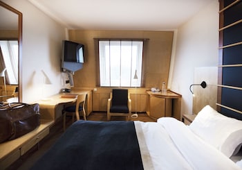 Queen Room (140 cm)