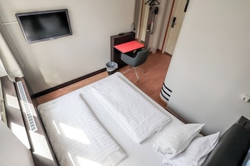 Room (Compact Double)