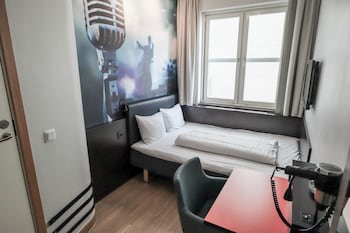 Room (Compact Double)