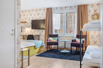 Family Room, Multiple Beds, Non Smoking