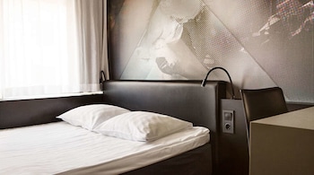 Double Room (Compact)