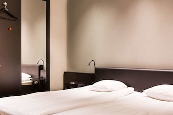 Double Room, No Windows (Compact)