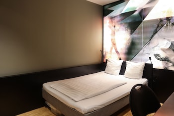 Double Room, No Windows (Compact)