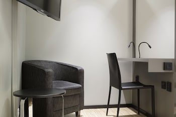 Double Room, No Windows (Compact)