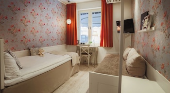 Standard Single Room (with extra bed)