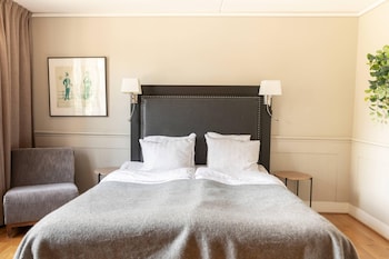 Standard Room, 1 Queen Bed