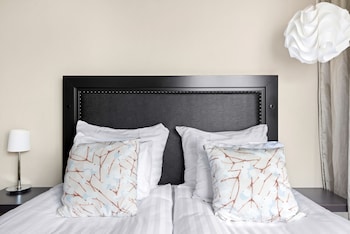 Standard Room, 1 Queen Bed