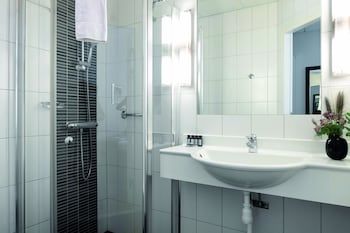 Standard Room (Queen)