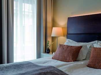 Standard Room (Queen)
