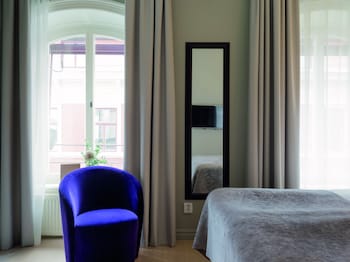 Standard Room (Queen)