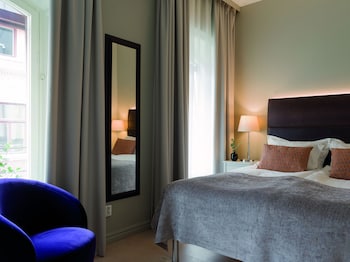 Standard Room (Queen)
