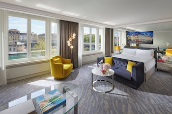 Deluxe Suite, 1 King Bed, River View