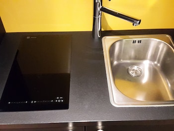 Studio, Kitchenette