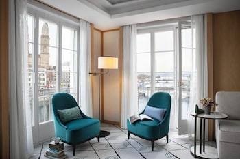 Room, Corner (Riverside, Panorama)