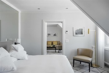 Suite, River View (Lifestyle, Plaza View)