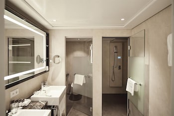 Suite, River View (Lifestyle, Plaza View)