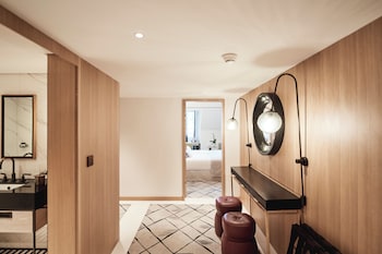 Signature Suite (Riverside)